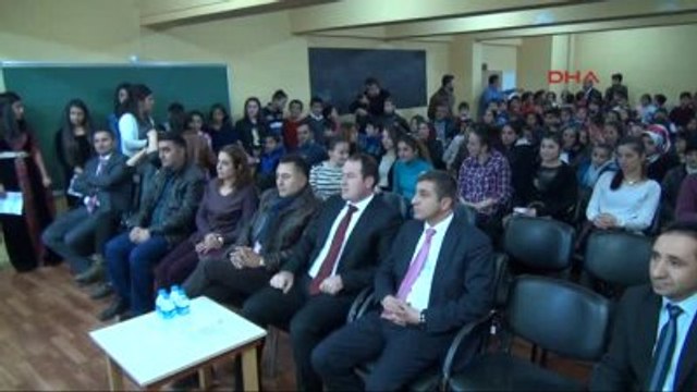 Hakkari'de Öğrenciler Ses Yarışmasında Hünerlerini Sergiledi