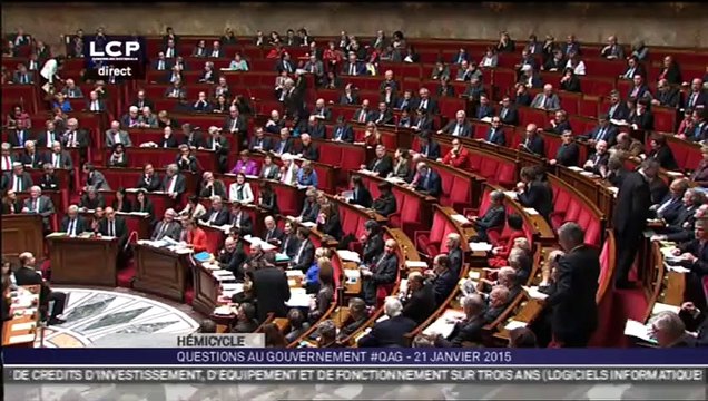 Apartheid en France : Laurent Wauquiez choqué par les propos de Valls (LCP)