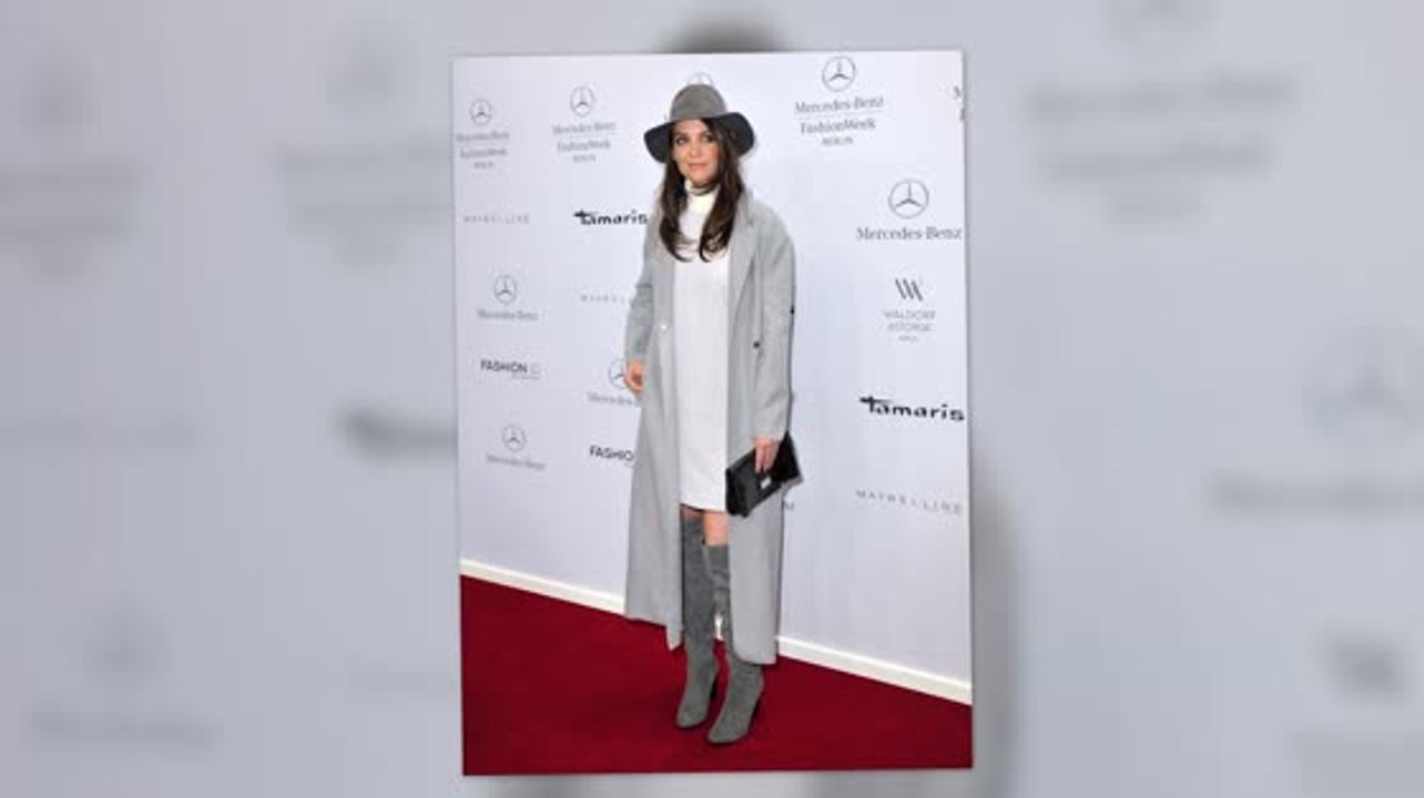 Katie Holmes ist eine stylische Ergänzung bei der Marc Cain Show