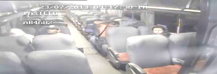 Video muestra como 3 sujetos asaltan a chofer de bus y a pasajeros