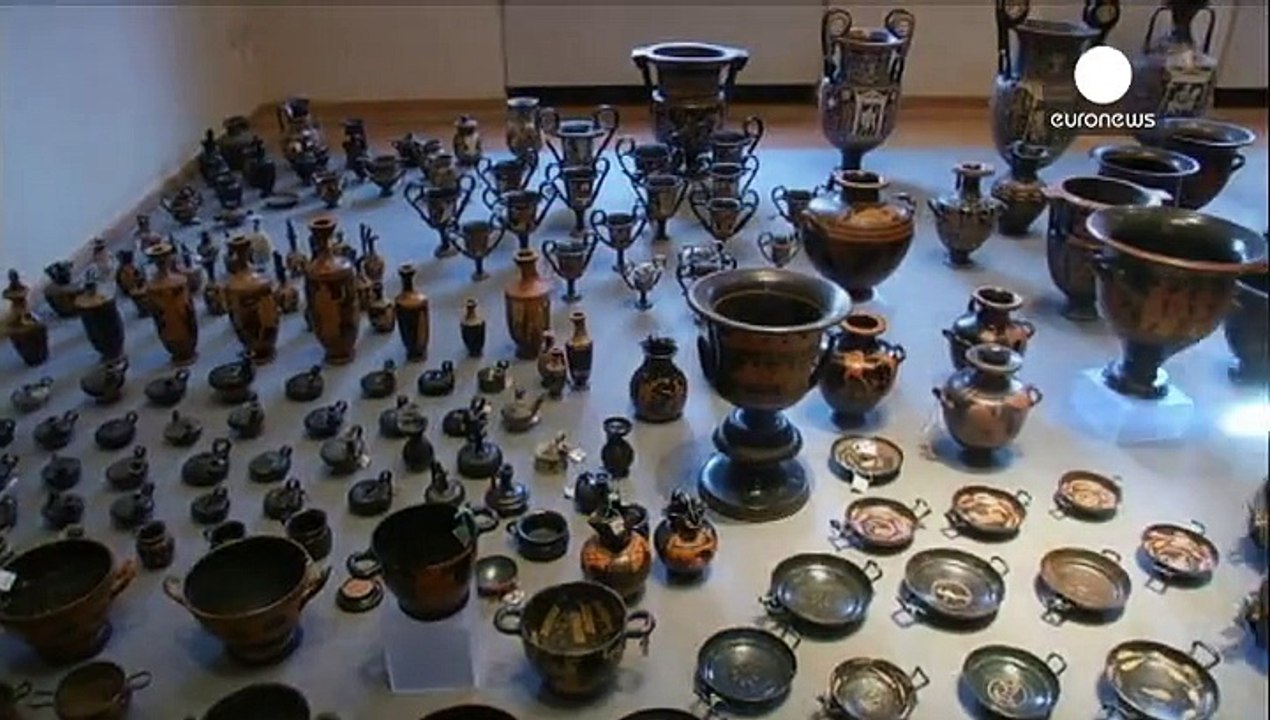 Italien: Polizei präsentiert wertvolle archäologische Fundstücke