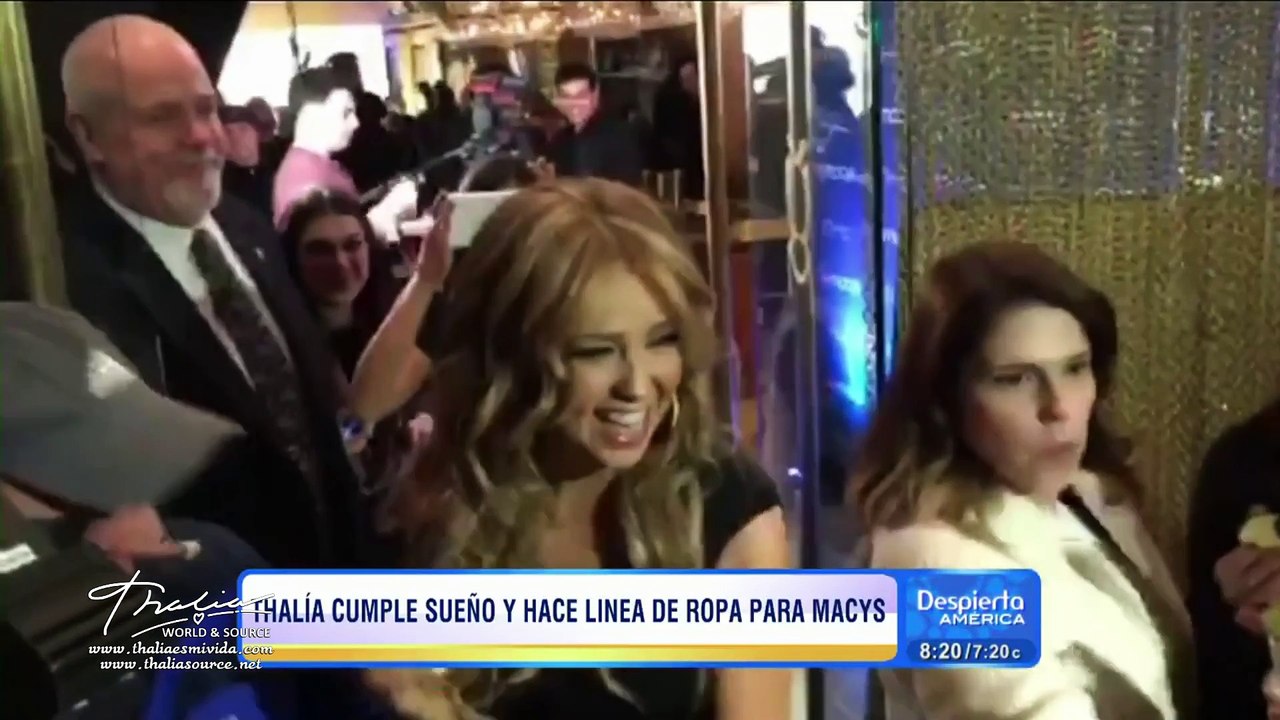 Thalía brindó con tequila con los reporteros que la esperaban en el frío