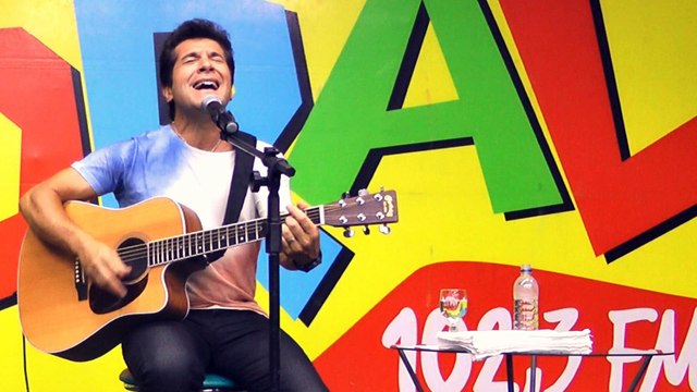 Fale um pouco de você - Daniel (Ao vivo na Litoral FM)