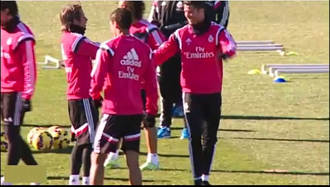 Cristiano Ronaldo footwork  to celebrate her scream with James Rodriguez Real Madrid