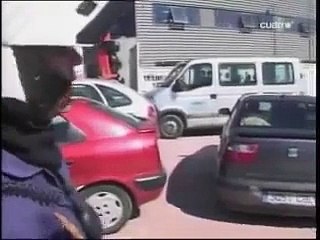 Alto, Policía! - Vida y costumbres