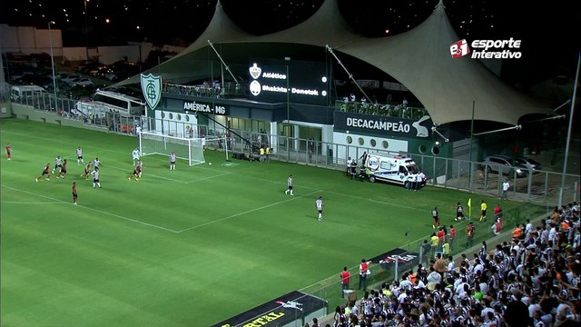 Após cruzamento na área, Victor faz grande defesa!