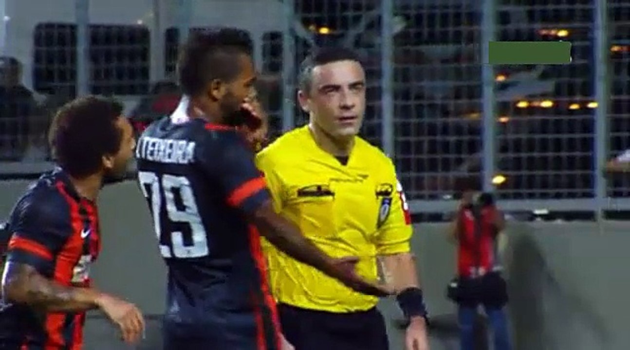 Mircea Lucescu enters the playing field attack referee Atletico Mineiro vs Shahktar Donetsk