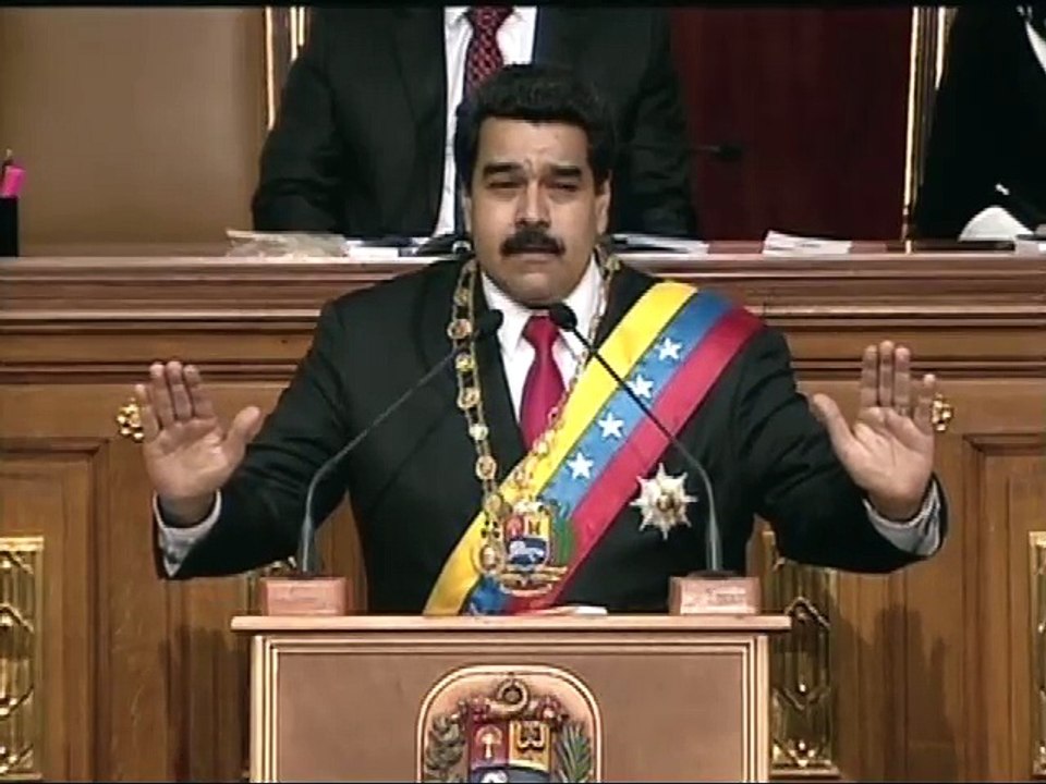 Comisión presidencial revisará precio de la gasolina