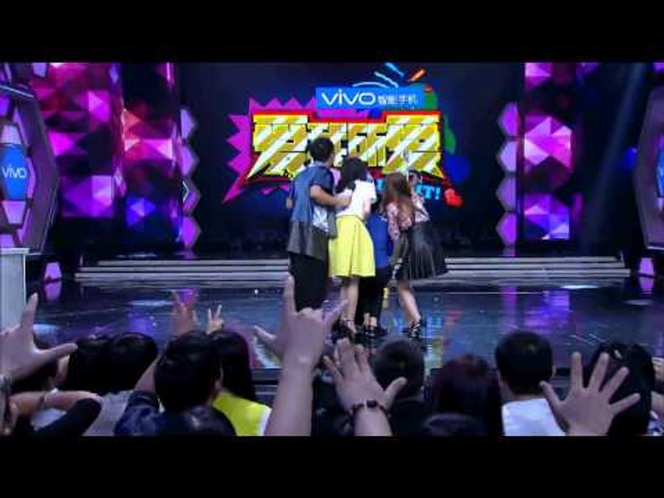 《快乐大本营》未播花絮 Happy Camp Unreleased Footage: 赵薇携快乐家族玩高难度自拍-Vicky Zhao And Happy Camp Selfie【湖南卫视官方版】