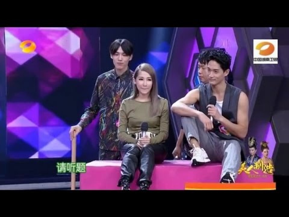 快乐大本营 Happy Camp: 鲜肉男模长腿挑逗萧亚轩-Male Model Seduce...