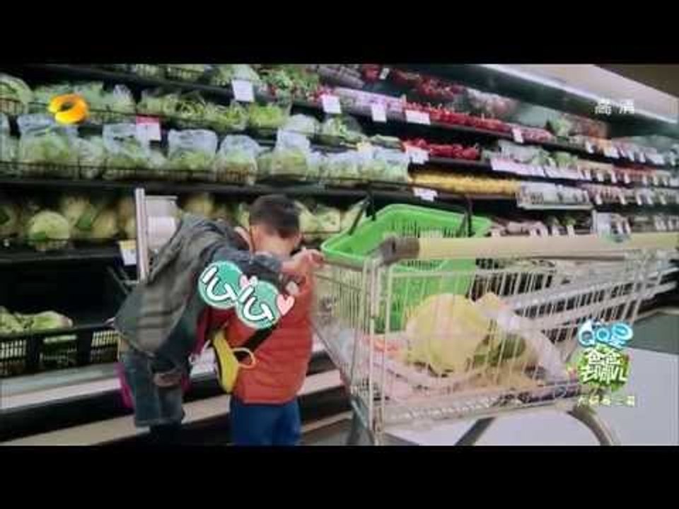 《爸爸去哪儿》第二季看点 Dad Where Are We Going S02 09/26 Recap: 贝儿多多“上身”狂亲杨阳洋-Girls Kissing Team【湖南卫视官方版】