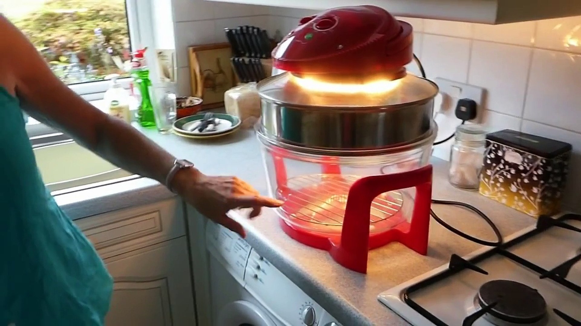 How to bake cakes in the Halogen Oven. At half the cost of a conventional  oven. - video Dailymotion