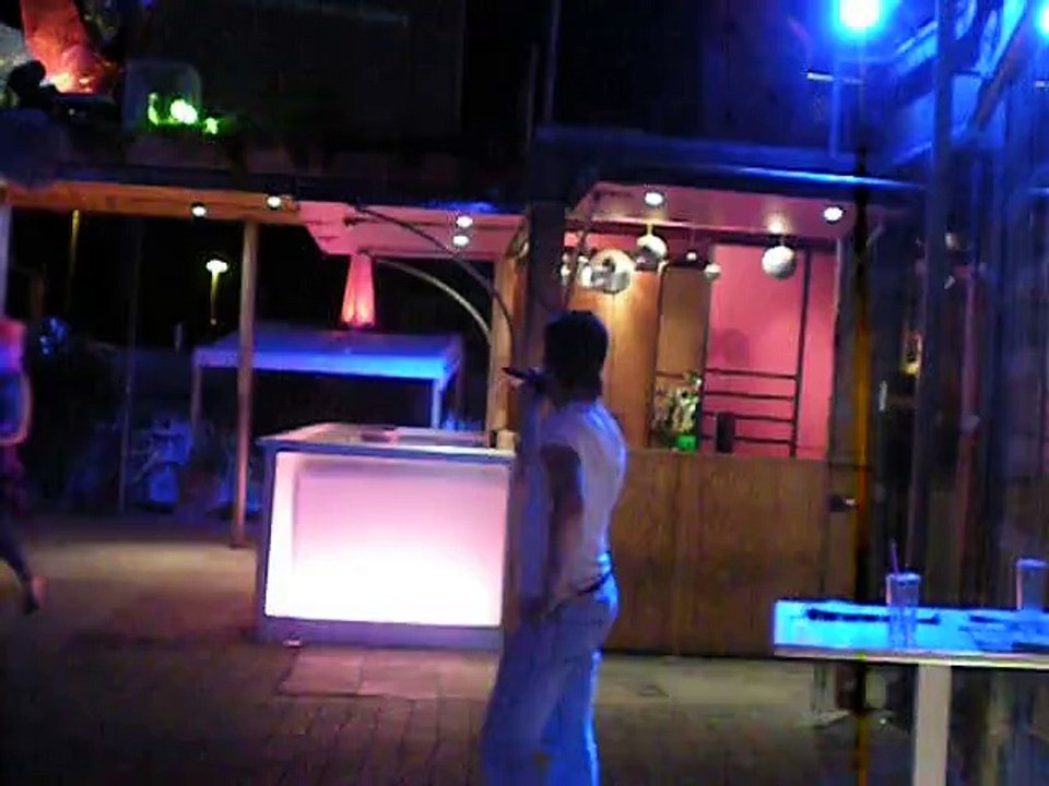 Magdalene Strass presenta... Mirko in "Baby one more time"