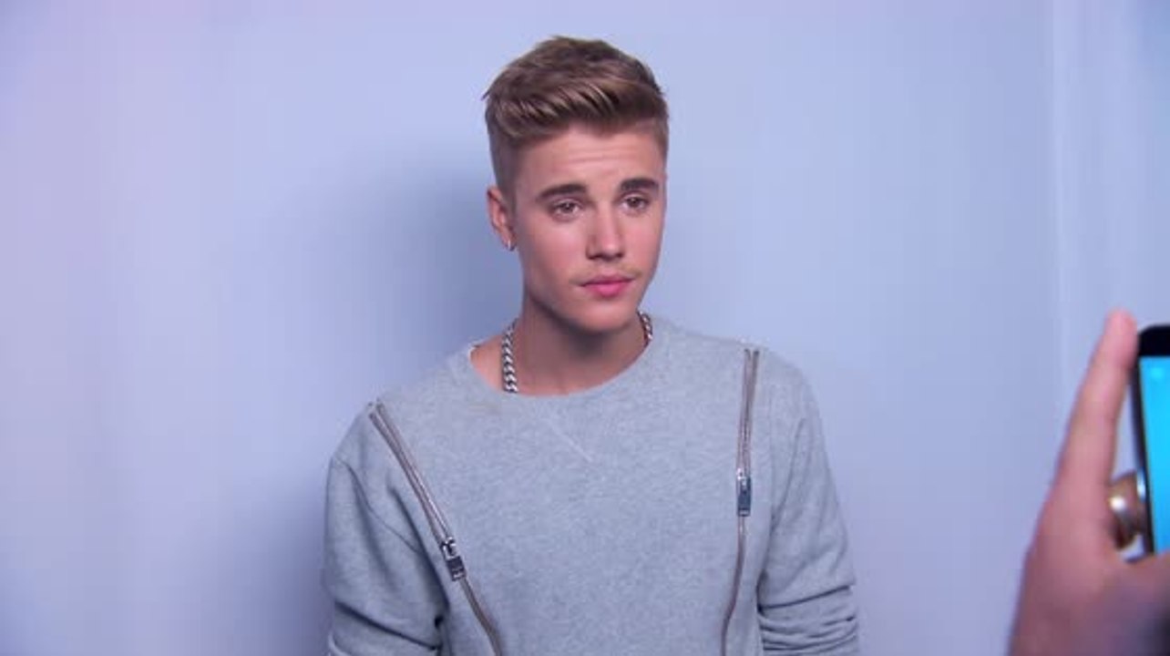 Justin bieber sieht die comedy central roast als art therapie an