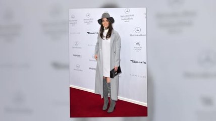Katie Holmes adiciona estilo en la primera fila del show de Marc Cain
