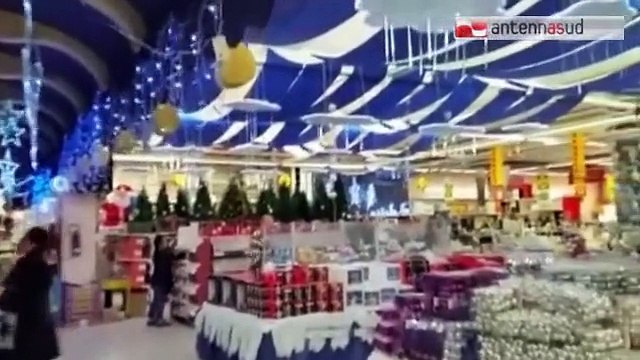 TG 21.01.15 Vertenza Auchan Bariblu, protesta dei 119 dipendenti