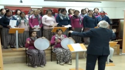 Mersin Roman Kadınlar Türk Halk Müziği Korosu Kurdu