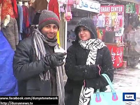 Dunya News - Muree: Tourists enjoy cold weather after snowfall