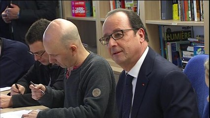 Enfant, Hollande avait "du mal" à s'identifier à de Gaulle et sa "tenue de général"