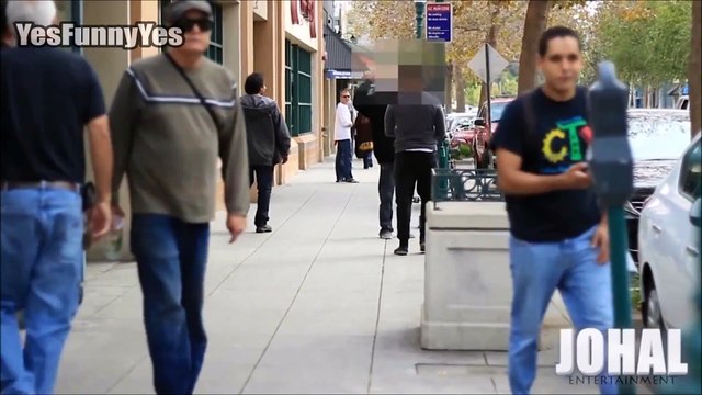 Blague du porte-feuille perdu : Une caméra cachée qui tourne mal!