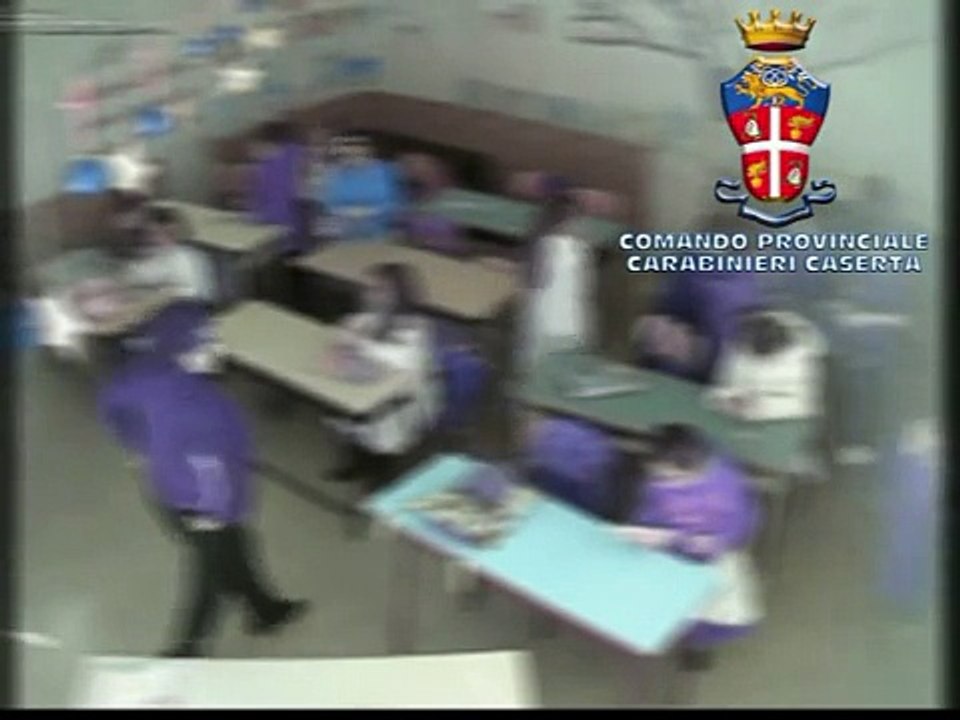 Parete (CE) - Bambini picchiati e derubati dell...