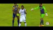 Ronaldinho tries to take the ball from the keeper - Atletico San Luis 1-0 Queretaro - Copa MX 2015