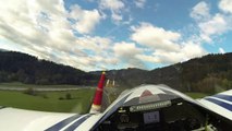 Vivre le Red Bull Air Race dans le cockpit de l'avion de Martin Šonka