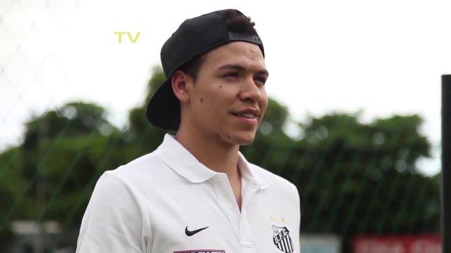 Marquinhos Gabriel se apresenta à torcida do Santos