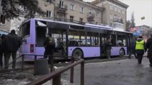 13 morts à un arrêt de trolleybus touché par un obus à Donetsk