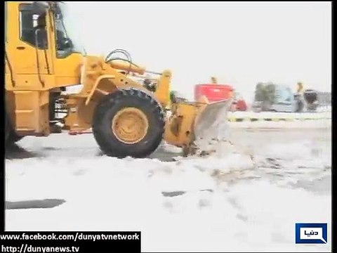Dunya News - Intermittent snowfall continues, authorities seize roads for protection of tourists