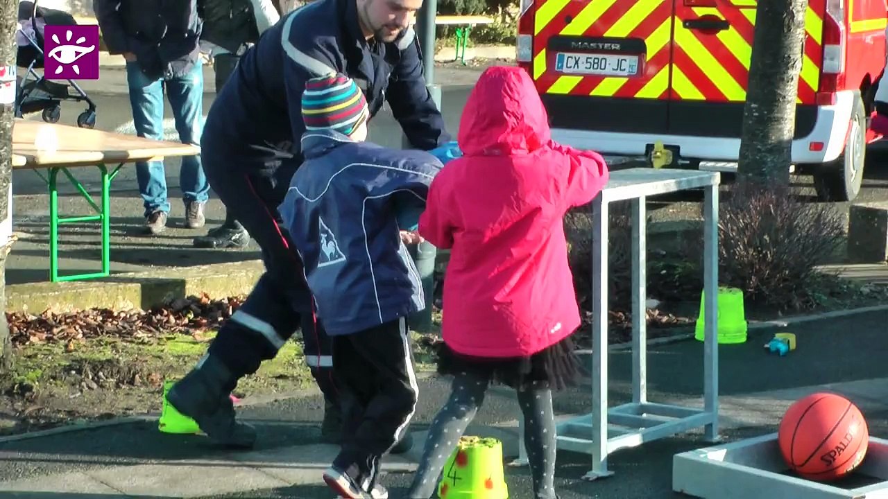 Téléthon 2014 : animation par les Pompiers à Seiches-Sur-Loir (49)