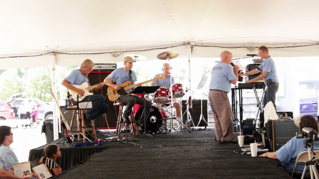 Danny McCorkle & the Katz perform 'Welcome To My World' Elvis Week 2014