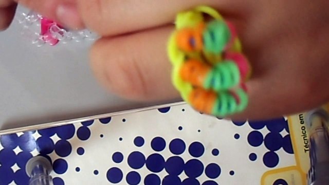 ♥ Como fazer Anel de elástico com Garfo / Agulha Rainbow Loom (sem tear) ♥