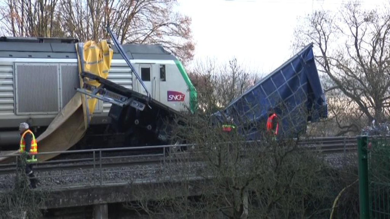 Collision camion-train: "J'ai entendu un grand boom"