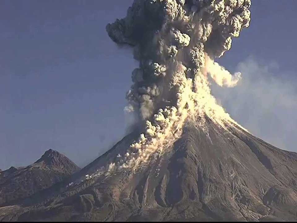 Spectaculaire éruption volcanique à Colima (Mexique) 21 janvier  2015