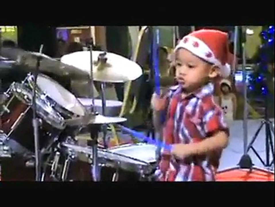Encore un enfant dieu de la batterie si jeune !