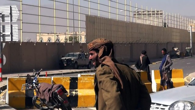 Yemen Shiite militia keeps grip on capital despite deal