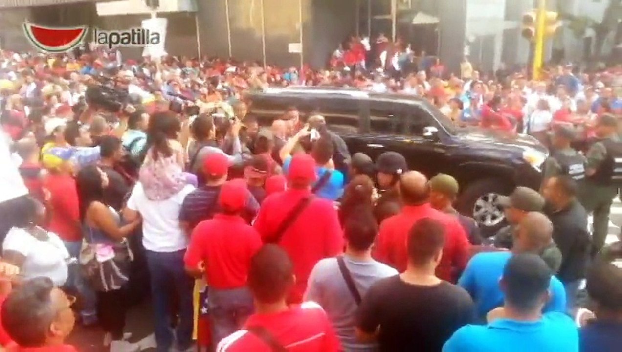 En lujasas camionetas llegaron los ministros del presidente Maduro