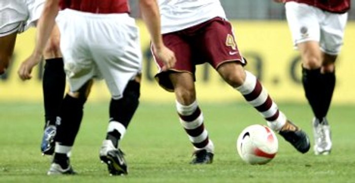 Maçta Cep Telefonu Kullanan Oyuncuya Men Cezası