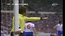International 1977 : England 1-2 Scotland (Wembley pitch invasion)