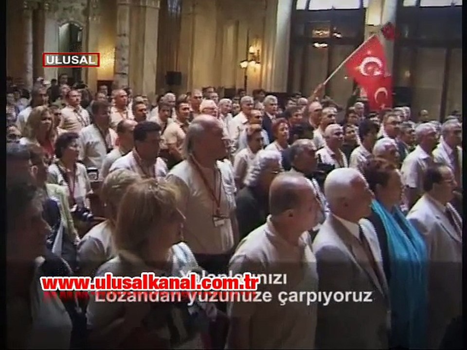 Soner Yalçın Perinçek'e destek çağrısı yaptı, salon ayakta alkışladı!