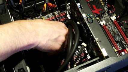 Pr.10 Fitting Thermaltake Water 2 Extreme Cooler to the CPU.