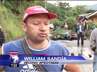 Tras seis horas, vecinos de Salitral de Santa Ana deponen bloqueo por desalojo