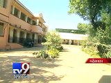 SCAM: Private agencies charge significantly more for 'Right To Education' banners, Mehsana - Tv9