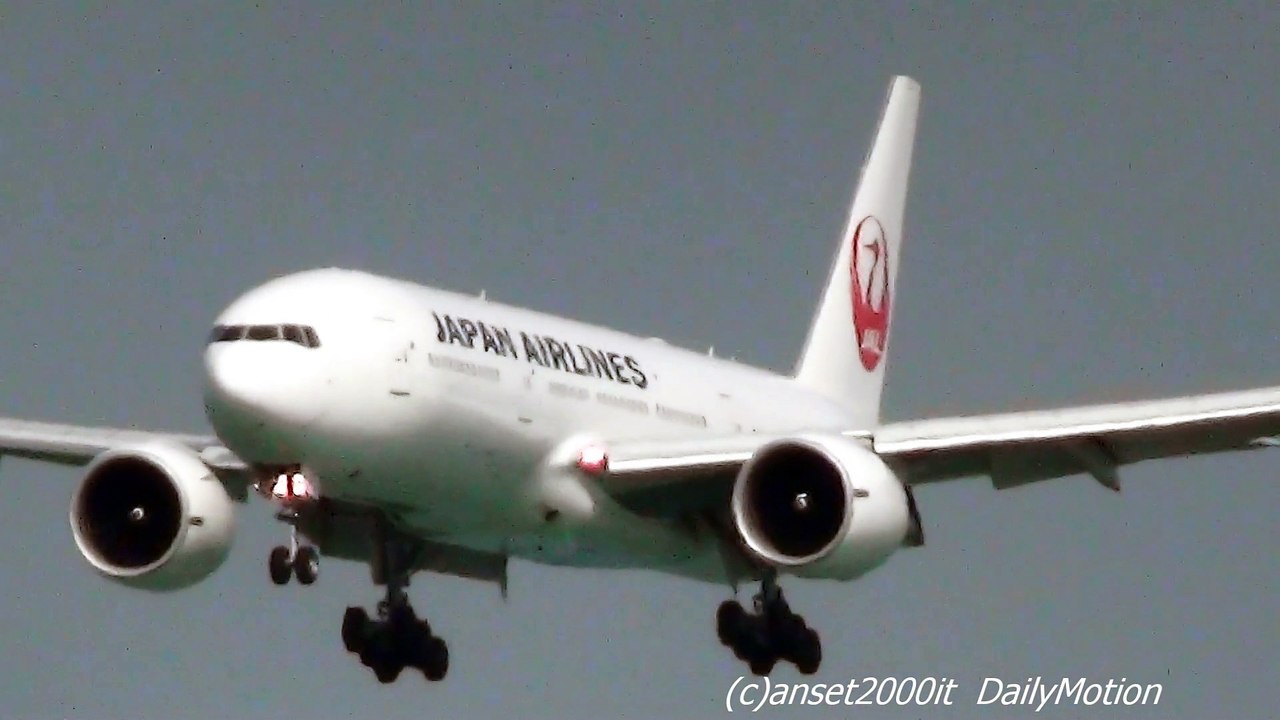 Boeing 777 Japan Airlines Landing in Hong Kong Airport. JA709J flight JL29. Plane Spotting