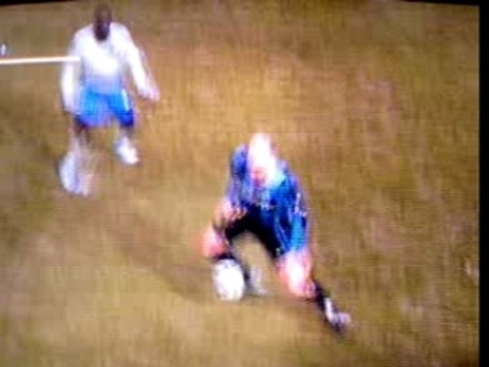 Adriano geste acrobatiqte !!! by khasof9