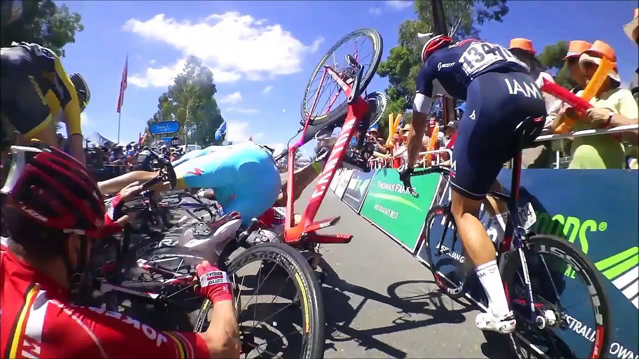Terrible chute en caméra embarquée lors d'un sprint du Tour Down Under