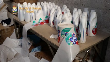 Casalnuovo (NA) - Contraffazione di detersivi di marchi noti (23.01.15)