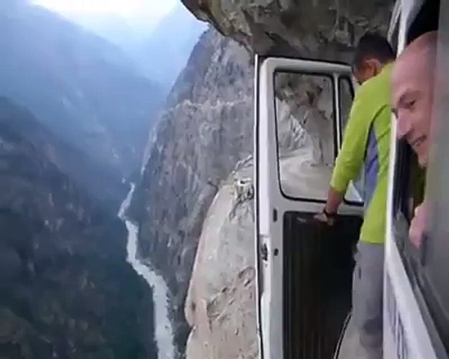 Adrenalin Dolu Zorlu Uçurum Yol