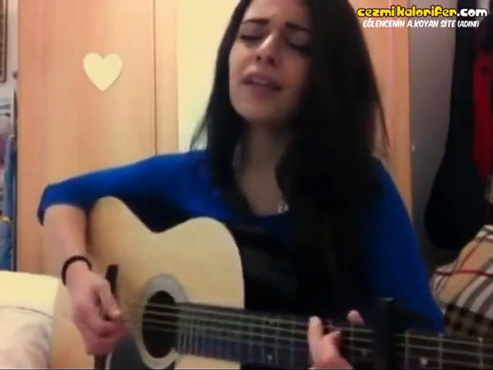 Nayino Şarkısını Pek Güzel Söyleyen Hanım Kızımız